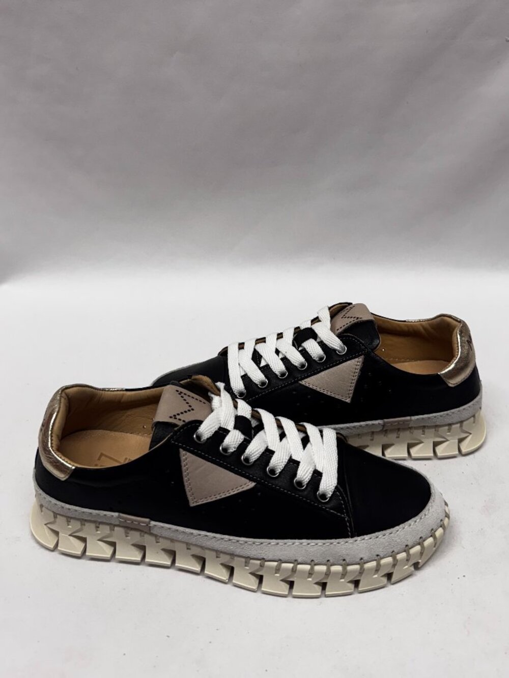 MIZ MOOZ LEATHER CASUAL PLATFORM LACE UP SNEAKERS BLACK / TAN 37EU / 7US S - 34